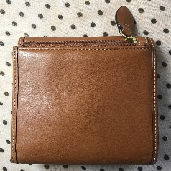 *Sold* Coach tri fold saddle wallet - Picture 2 of 4